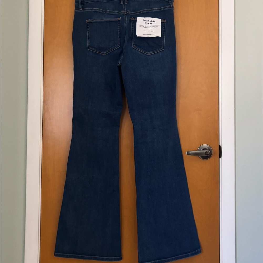 BNWT! GOOD AMERICAN, GOOD LEGS FLARE JEANS SZ. 14 - Picture 6 of 7